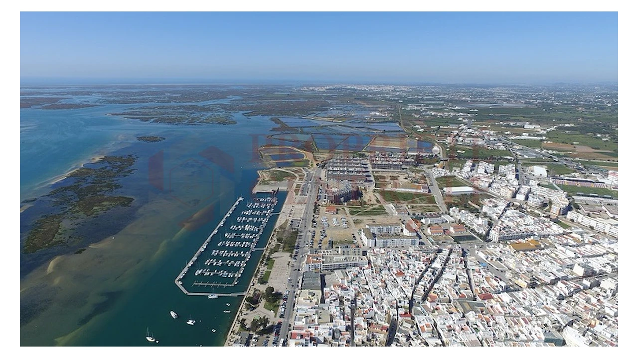 Terreno P/ Prédio para Venda em Olhão Foto 1
