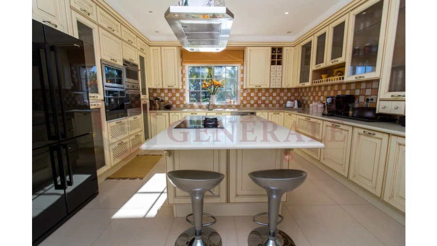 Quinta T4 para Venda em Olhão Foto 8