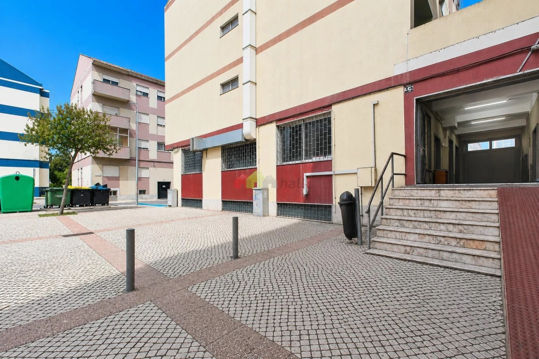 Loja para Venda em Baixa da Banheira e Vale da Amoreira Foto 13