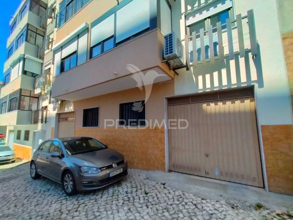 Garagem para Arrendamento em Odivelas Foto 1