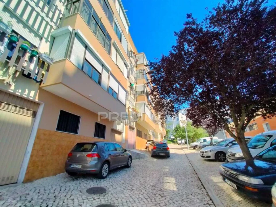 Garagem para Arrendamento em Odivelas Foto 3