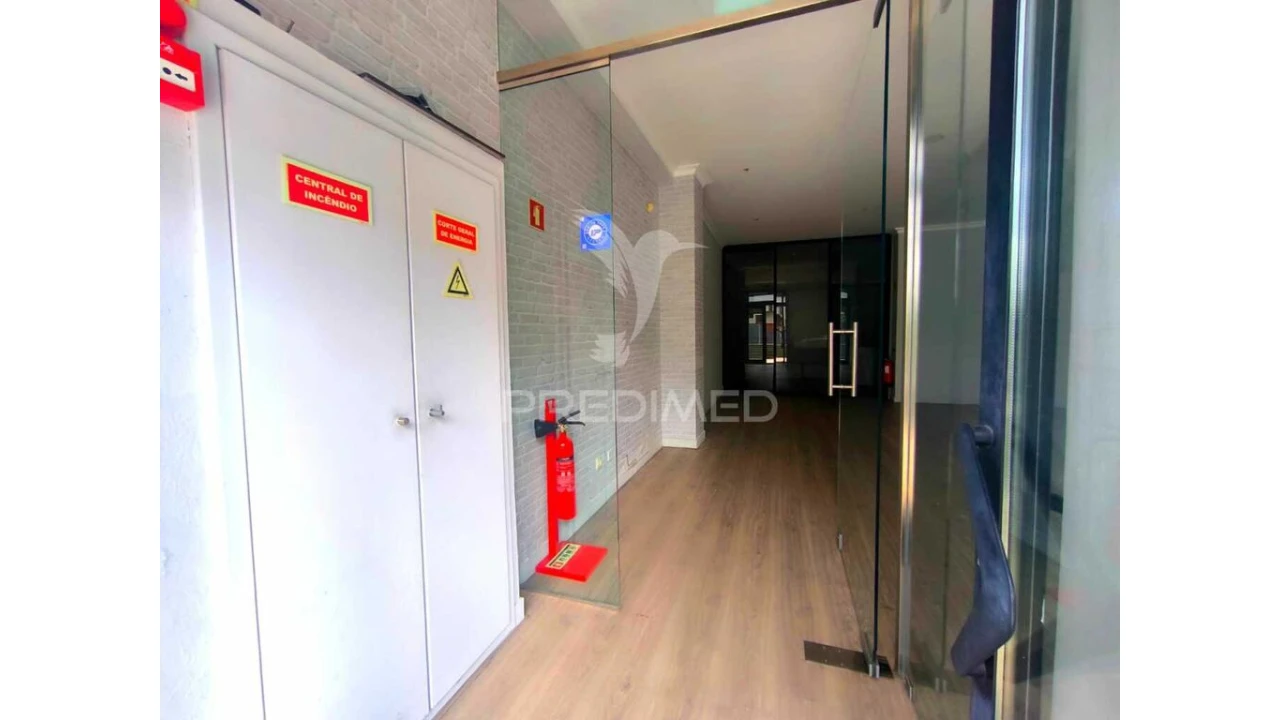 Loja para Arrendamento em Nogueiró e Tenões Foto 2