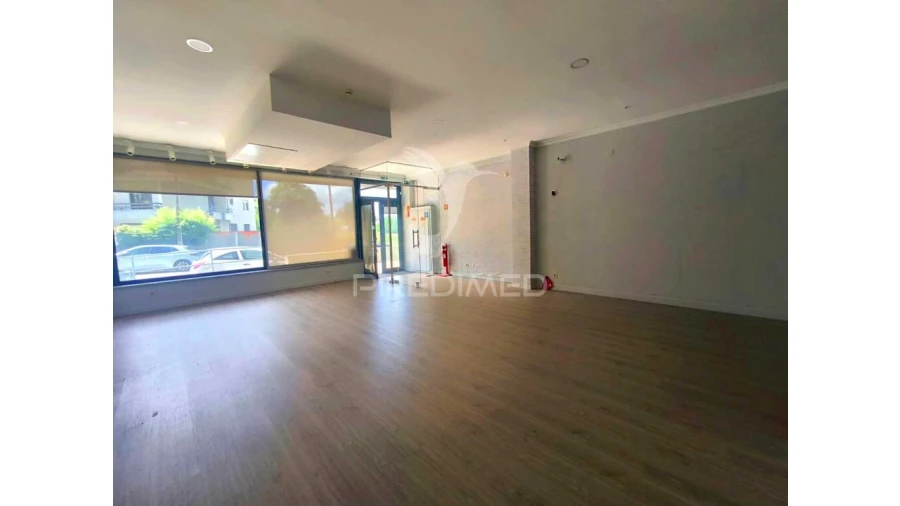 Loja para Arrendamento em Nogueiró e Tenões Foto 5