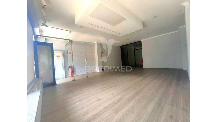 Loja para Arrendamento em Nogueiró e Tenões Foto 4