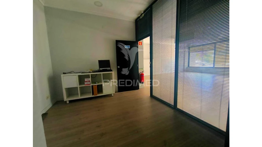 Loja para Arrendamento em Nogueiró e Tenões Foto 6