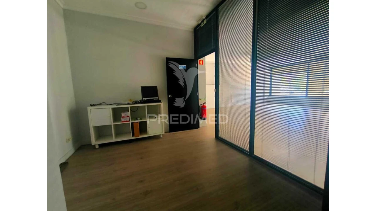 Loja para Arrendamento em Nogueiró e Tenões Foto 6