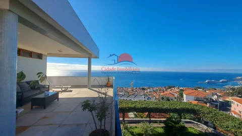 Moradia T4 para Venda em Funchal (Santa Maria Maior)