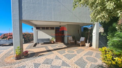 Moradia T4 para Venda em Funchal (Santa Maria Maior)