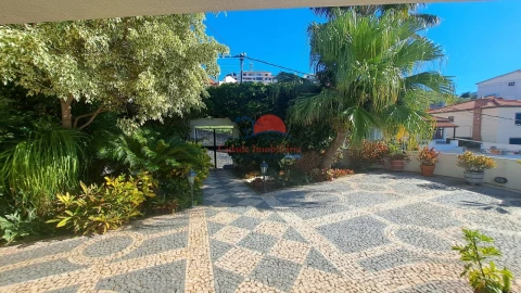 Moradia T4 para Venda em Funchal (Santa Maria Maior)