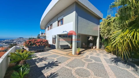 Moradia T4 para Venda em Funchal (Santa Maria Maior)