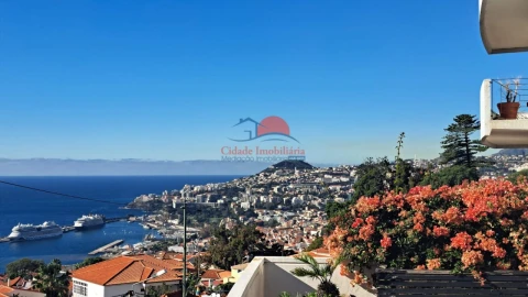 Moradia T4 para Venda em Funchal (Santa Maria Maior)