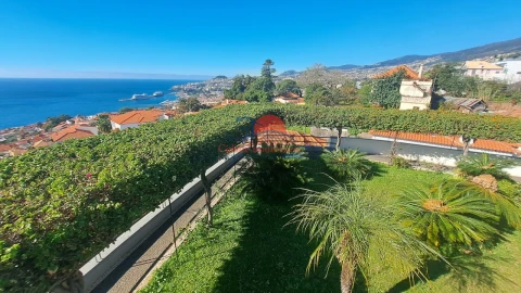 Moradia T4 para Venda em Funchal (Santa Maria Maior)