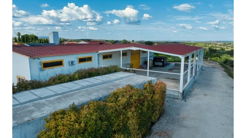 Armazém para Venda em Achete, Azoia de Baixo e Póvoa de Santarém