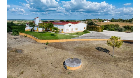 Armazém para Venda em Achete, Azoia de Baixo e Póvoa de Santarém