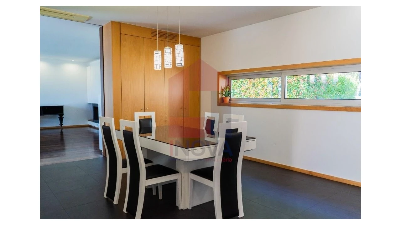 Moradia T4 para Venda em Sabariz Foto 5