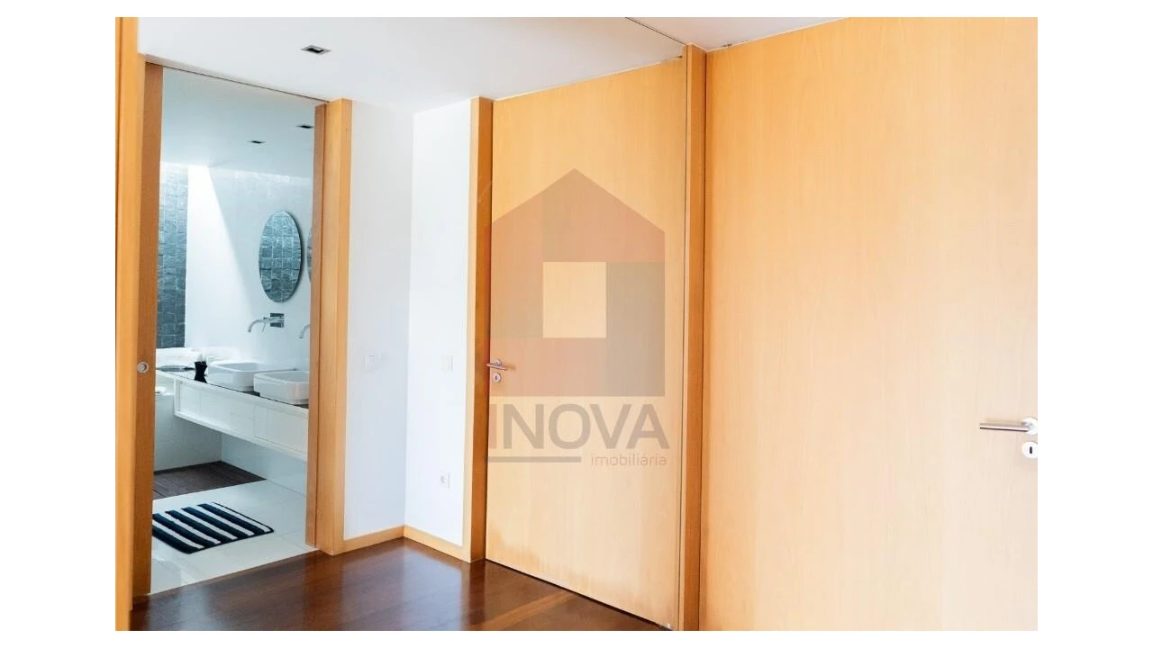 Moradia T4 para Venda em Sabariz Foto 23