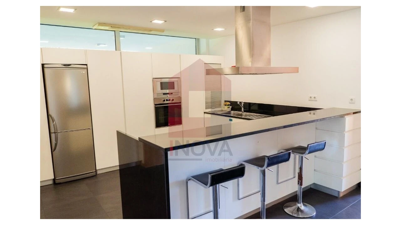 Moradia T4 para Venda em Sabariz Foto 6