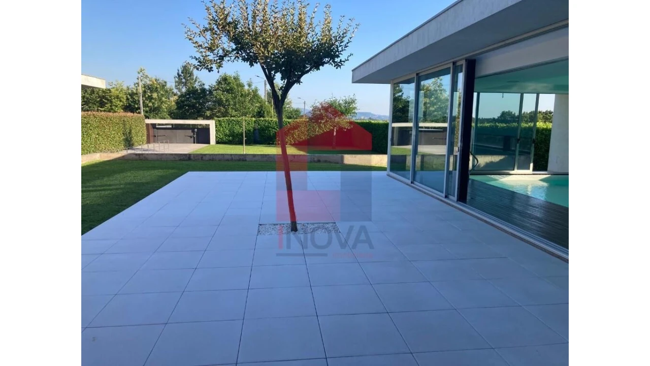 Moradia T4 para Venda em Sabariz Foto 31