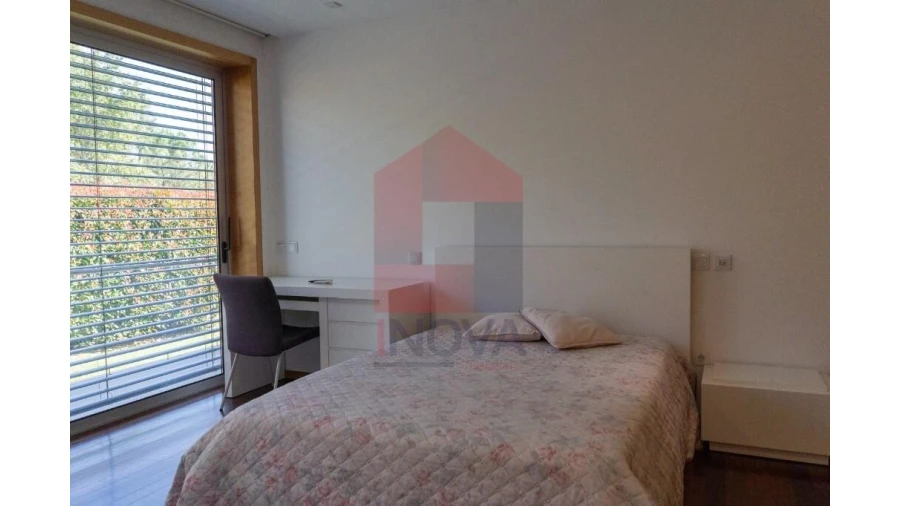 Moradia T4 para Venda em Sabariz Foto 14