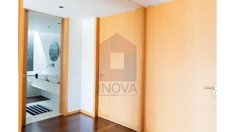 Moradia T4 para Venda em Sabariz Foto 23