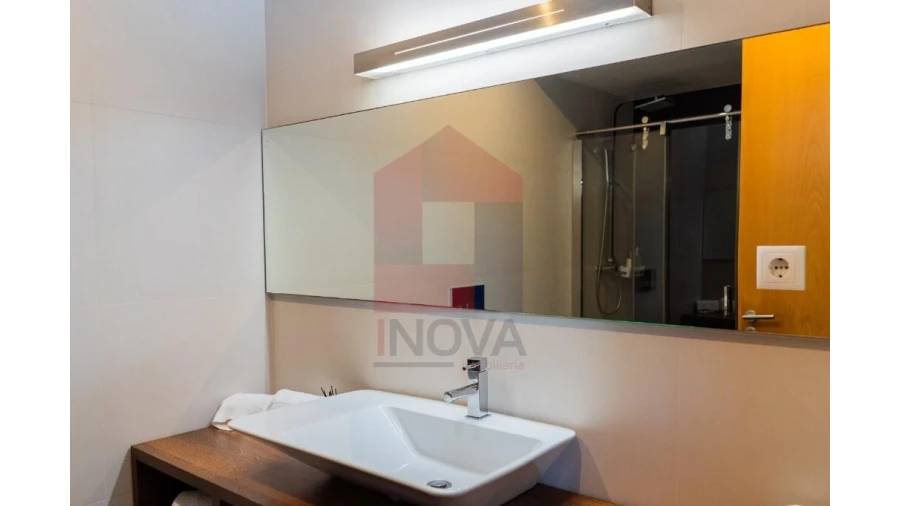 Moradia T4 para Venda em Sabariz Foto 11