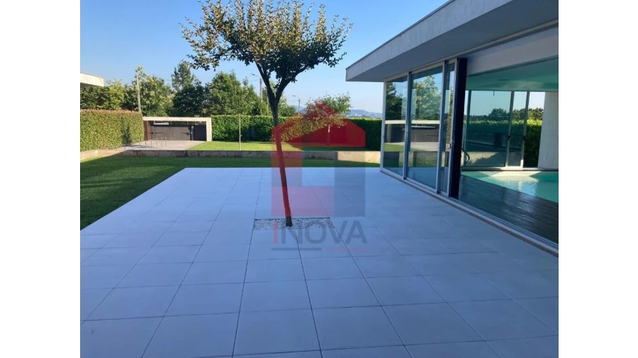 Moradia T4 para Venda em Sabariz Foto 31