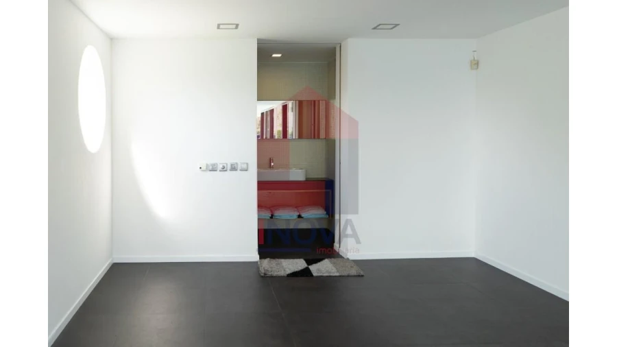 Moradia T4 para Venda em Sabariz Foto 27