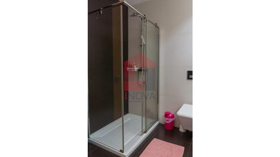 Moradia T4 para Venda em Sabariz Foto 15