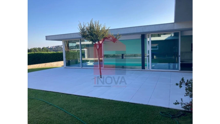 Moradia T4 para Venda em Sabariz Foto 35