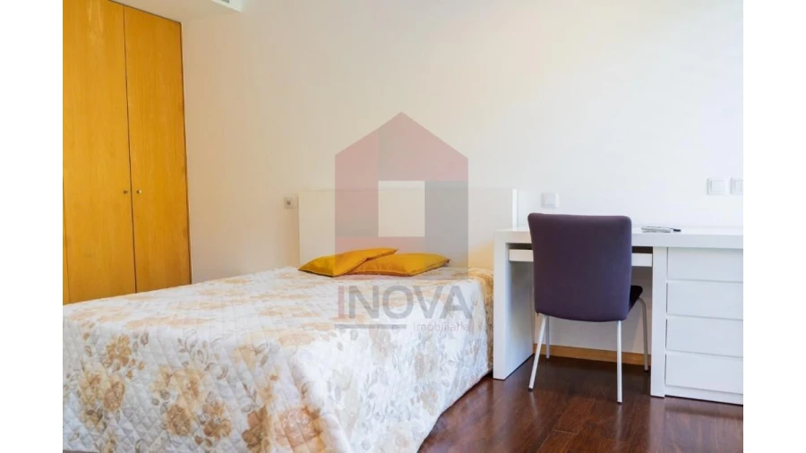 Moradia T4 para Venda em Sabariz Foto 10