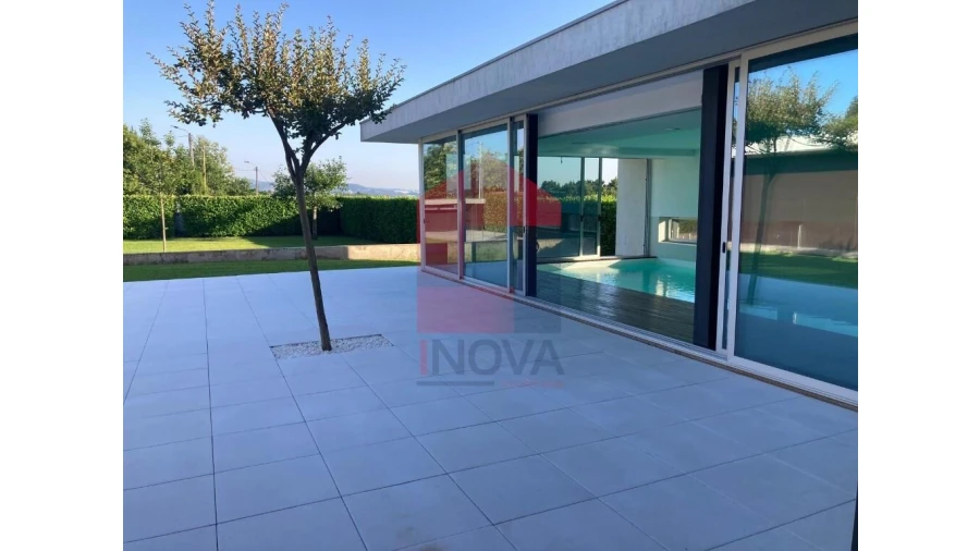 Moradia T4 para Venda em Sabariz Foto 33