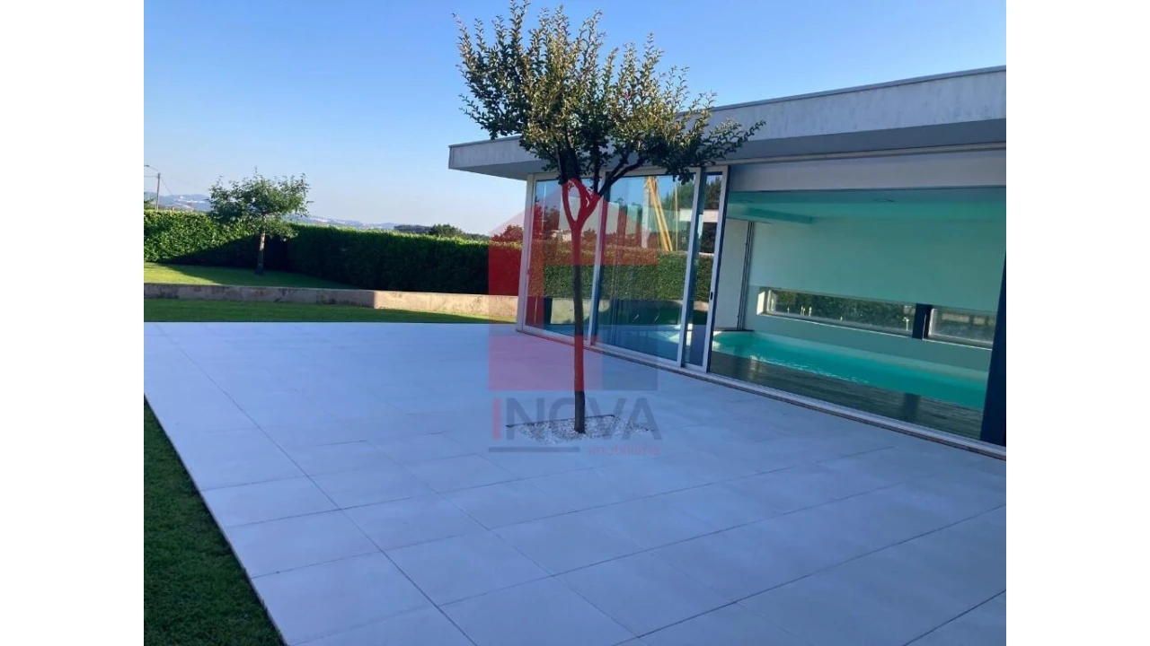 Moradia T4 para Venda em Sabariz Foto 34