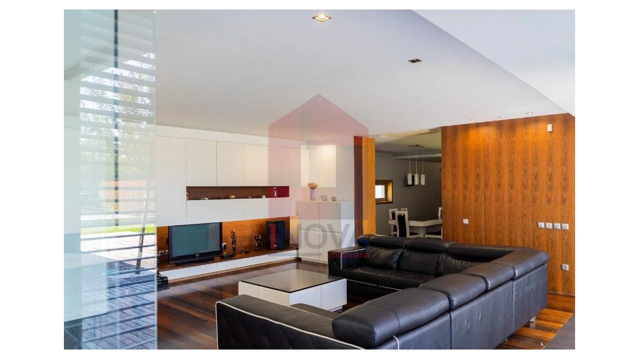 Moradia T4 para Venda em Sabariz Foto 3