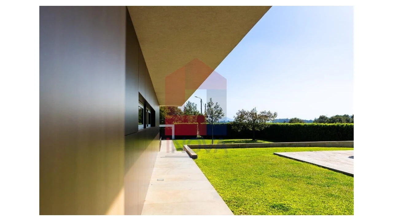 Moradia T4 para Venda em Sabariz Foto 30