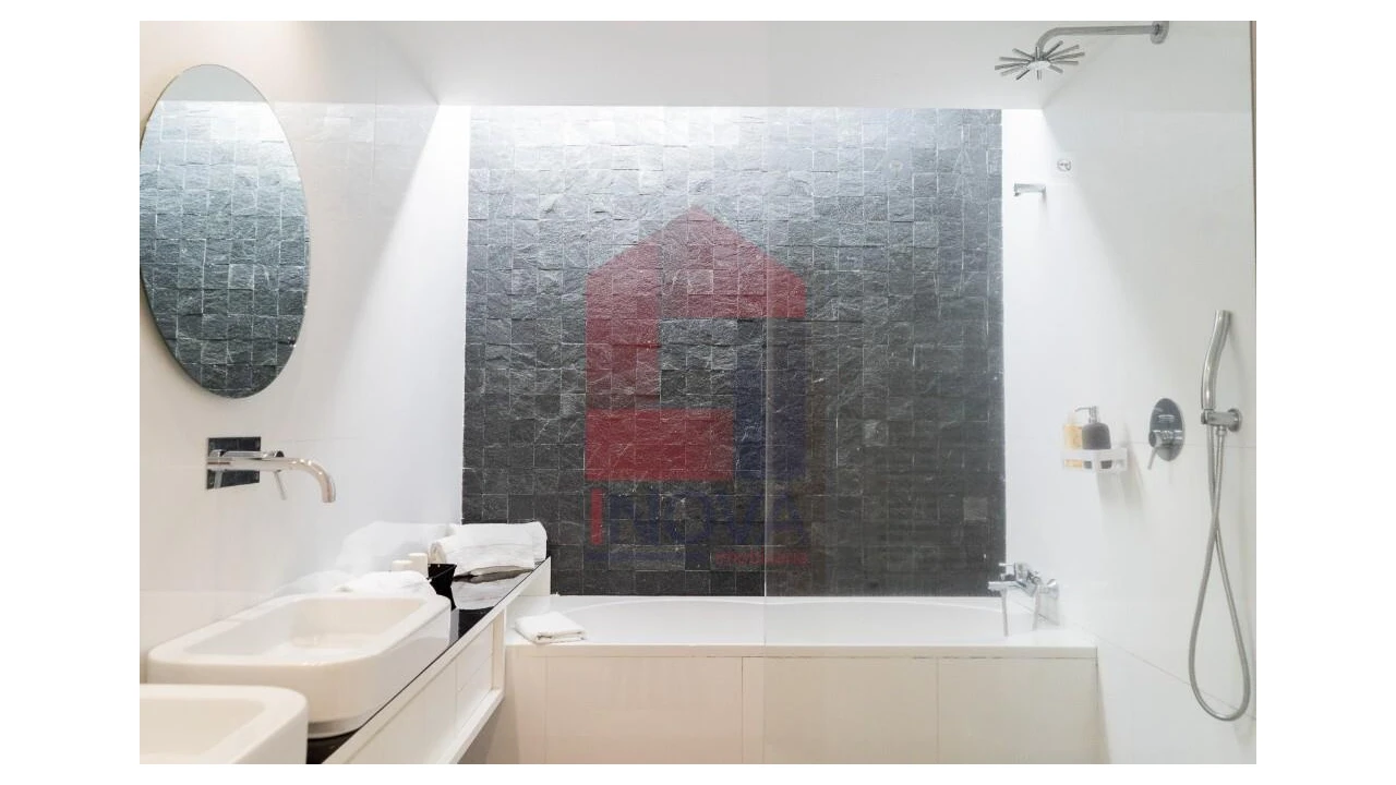 Moradia T4 para Venda em Sabariz Foto 21