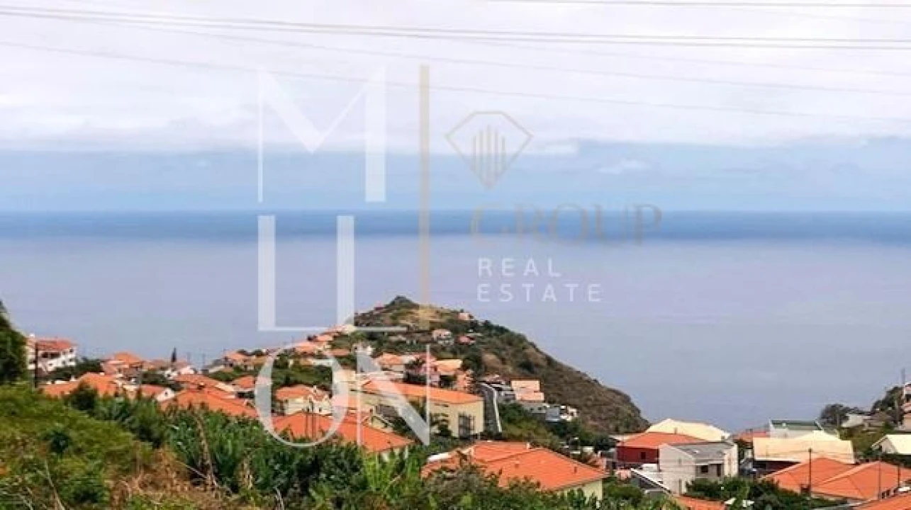 Terreno para Venda em Ribeira Brava Foto 1