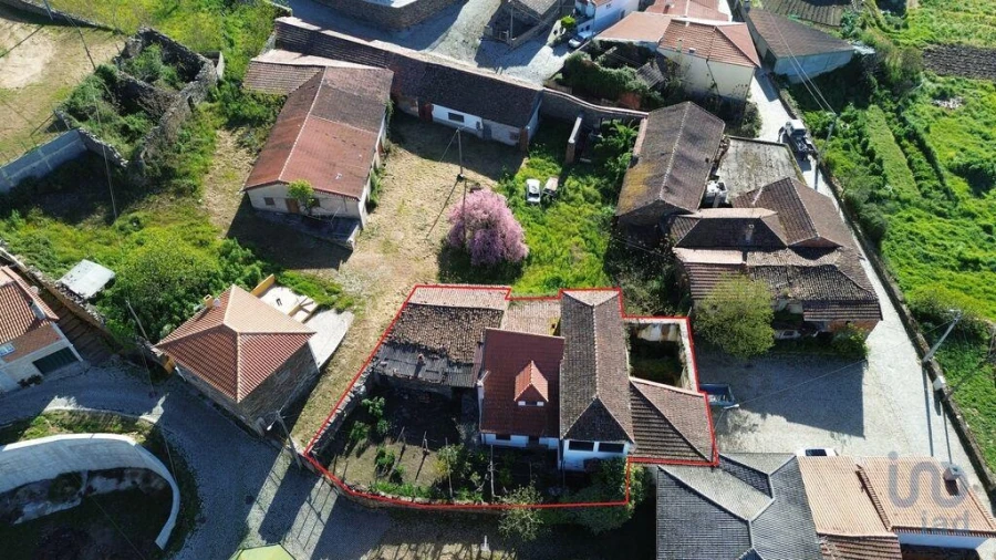 Moradia T4 para Venda em Veiga de Lila Foto 4