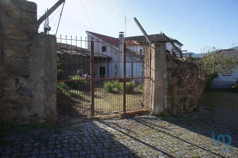 Moradia T4 para Venda em Veiga de Lila Foto 3