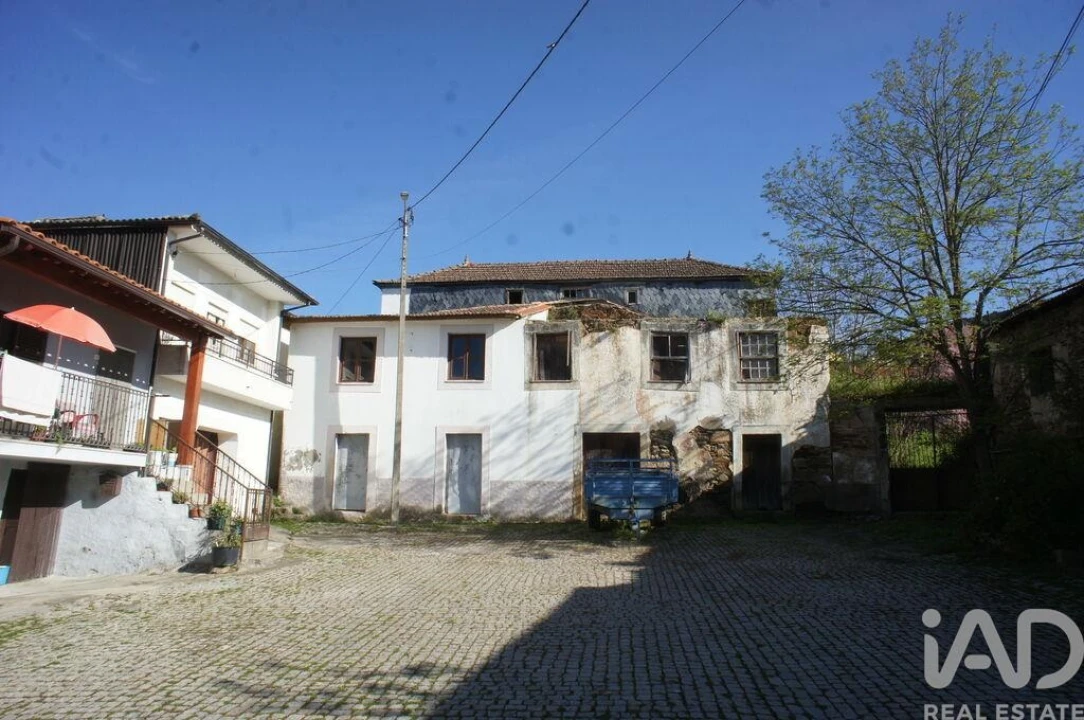 Moradia T4 para Venda em Veiga de Lila Foto 23