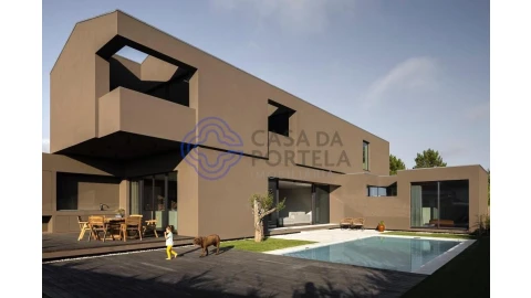 Moradia T4 para Venda em Madalena
