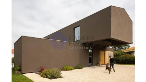Moradia T4 para Venda em Madalena