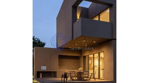 Moradia T4 para Venda em Madalena