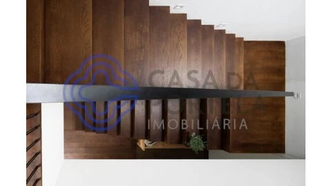 Moradia T4 para Venda em Madalena