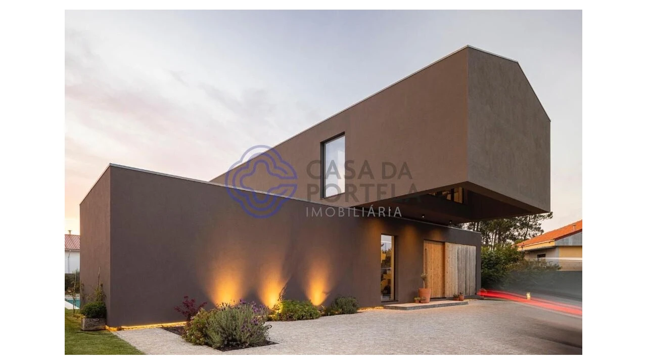 Moradia T4 para Venda em Madalena Foto 3