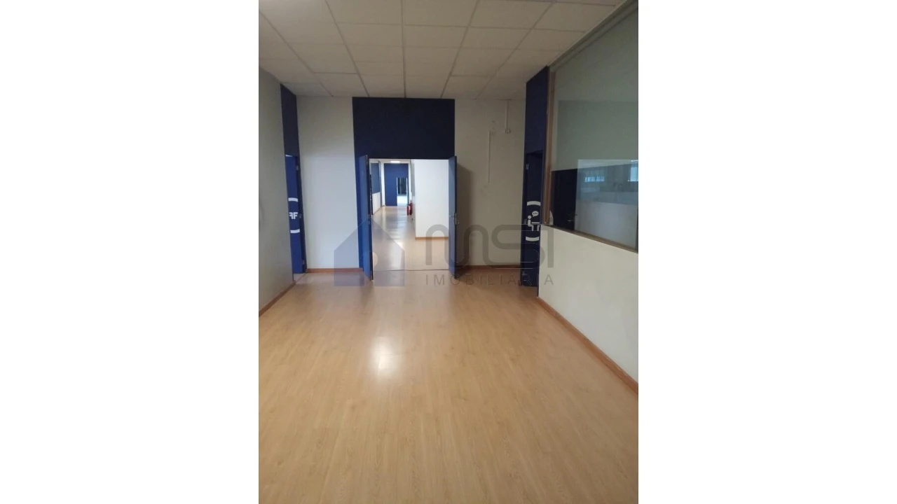 Armazém para Arrendamento em Paranhos Foto 5