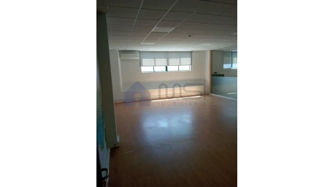 Armazém para Arrendamento em Paranhos