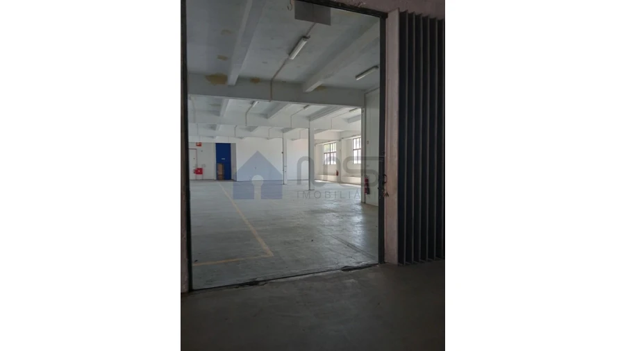 Armazém para Arrendamento em Paranhos