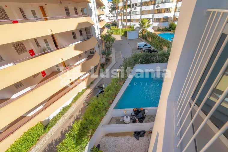 Apartamento T3 para Venda em Quarteira Foto 36