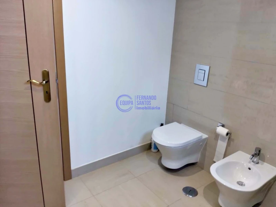 Moradia T4 para Venda em Armação de Pera Foto 25