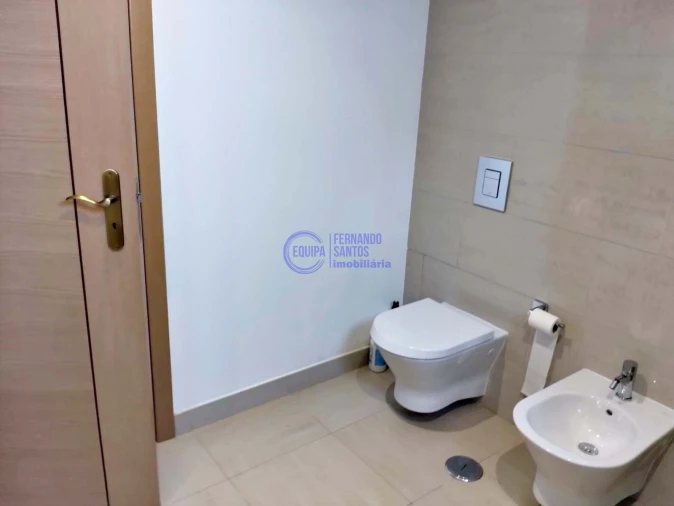 Moradia T4 para Venda em Armação de Pera Foto 25